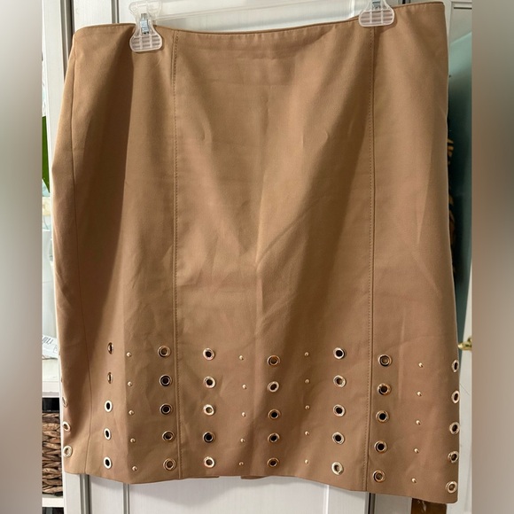 Beige Tailored Pencil Skirt with Grommet Detail Size 14 - Picture 8 of 10